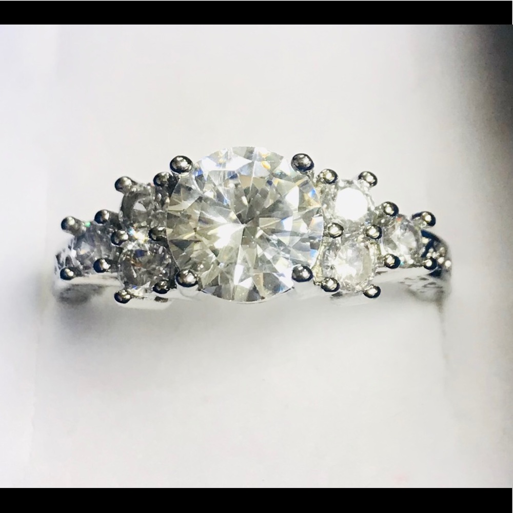 💍Beautiful Sterling and Cz Ring!💍